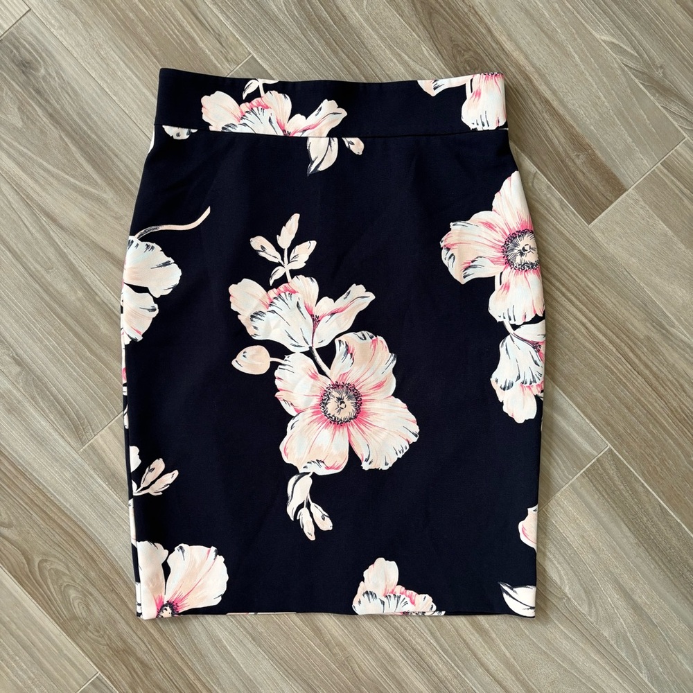 Ann Taylor Bold Navy and Pink Floral Pencil Skirt